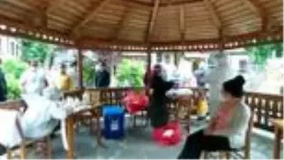 Kamu çalışanları ve esnafa Kovid-19 testi yapıldı Kamu çalışanları ve esnafa Kovid-19 testi yapıldı