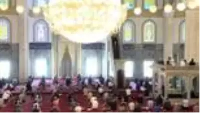 Kocatepe Camisi'nde cuma namazı kılındı Kocatepe Camisi'nde cuma namazı kılındı