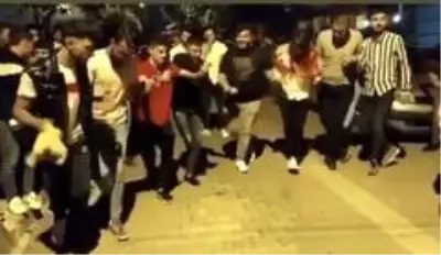 Korona virüsü takan yok: Bu nasıl asker eğlencesi ? Korona virüsü takan yok: Bu nasıl asker eğlencesi ?
