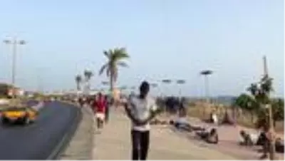 Senegal'de Kovid-19 önlemlerinin hafifletilmesiyle sahiller spor yapanlarla doldu Senegal'de Kovid-19 önlemlerinin hafifletilmesiyle sahiller spor yapanlarla doldu