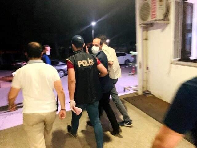 Son Dakika: Milletvekilliği düşürülen CHP'li Enis Berberoğlu ile HDP'li Leyla Güven ve Musa Farisoğulları gözaltına alındı Son Dakika: Milletvekilliği düşürülen CHP'li Enis Berberoğlu ile HDP'li Leyla Güven ve Musa Farisoğulları gözaltına alındı