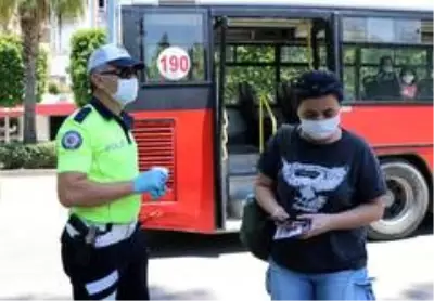 Uygulamada ateşi yüksek çıkan genç kız için ambulans çağrıldı Uygulamada ateşi yüksek çıkan genç kız için ambulans çağrıldı