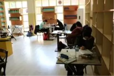 Yunusemre Millet Kıraathanesi kapılarını yeniden açtı Yunusemre Millet Kıraathanesi kapılarını yeniden açtı