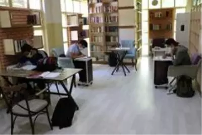 Yunusemre Millet Kıraathanesi kapılarını yeniden açtı Yunusemre Millet Kıraathanesi kapılarını yeniden açtı