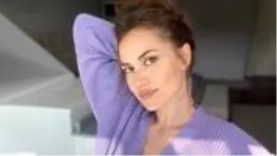 Yeni yaşını kutlayan Fahriye Evcen'e sevenlerinden hediye yağdı Yeni yaşını kutlayan Fahriye Evcen'e sevenlerinden hediye yağdı