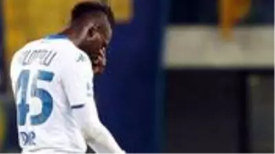 Antrenmanlara çıkmayan Balotelli'nin sözleşmesi feshedildi Antrenmanlara çıkmayan Balotelli'nin sözleşmesi feshedildi