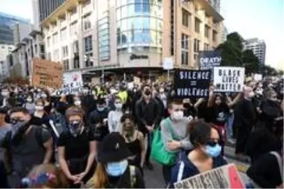 Avustralya'da ırkçılık karşıtı dev protesto