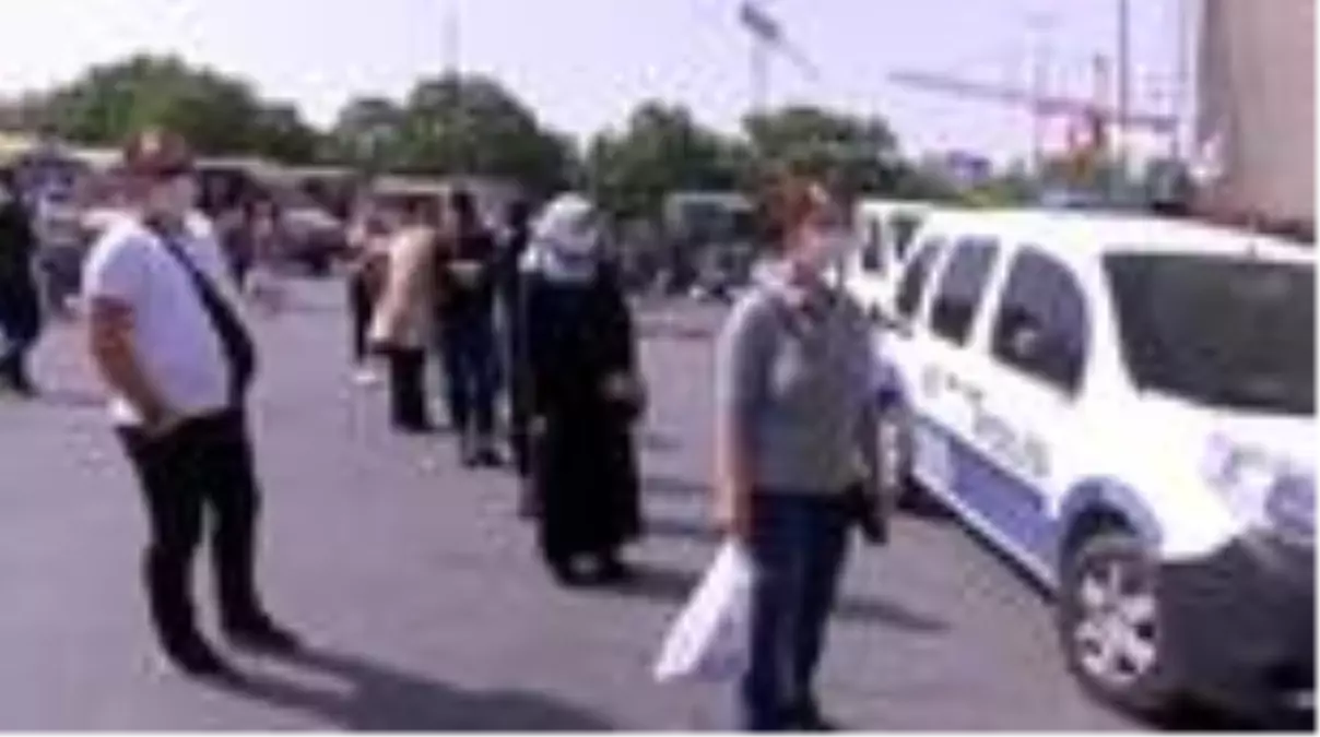 Bakırköy'de 'Sosyete Pazarına' akın ettiler