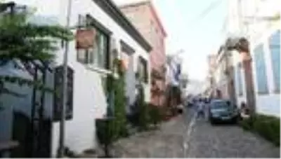 Cunda ziyaretçilerini ağırlıyor