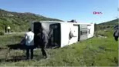 Erzincan Da Yolcu Otobusu Devrildi 1 I Agir 19 Yarali Haber