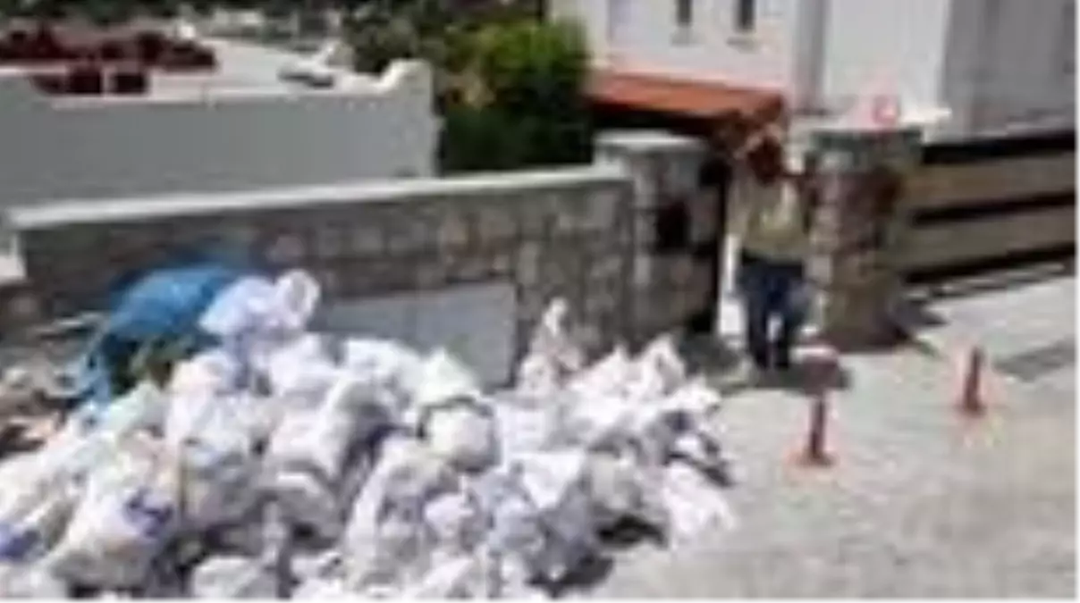 Gazetecilerin villalarının kaçak bölümlerinin yıkımı devam ediyor