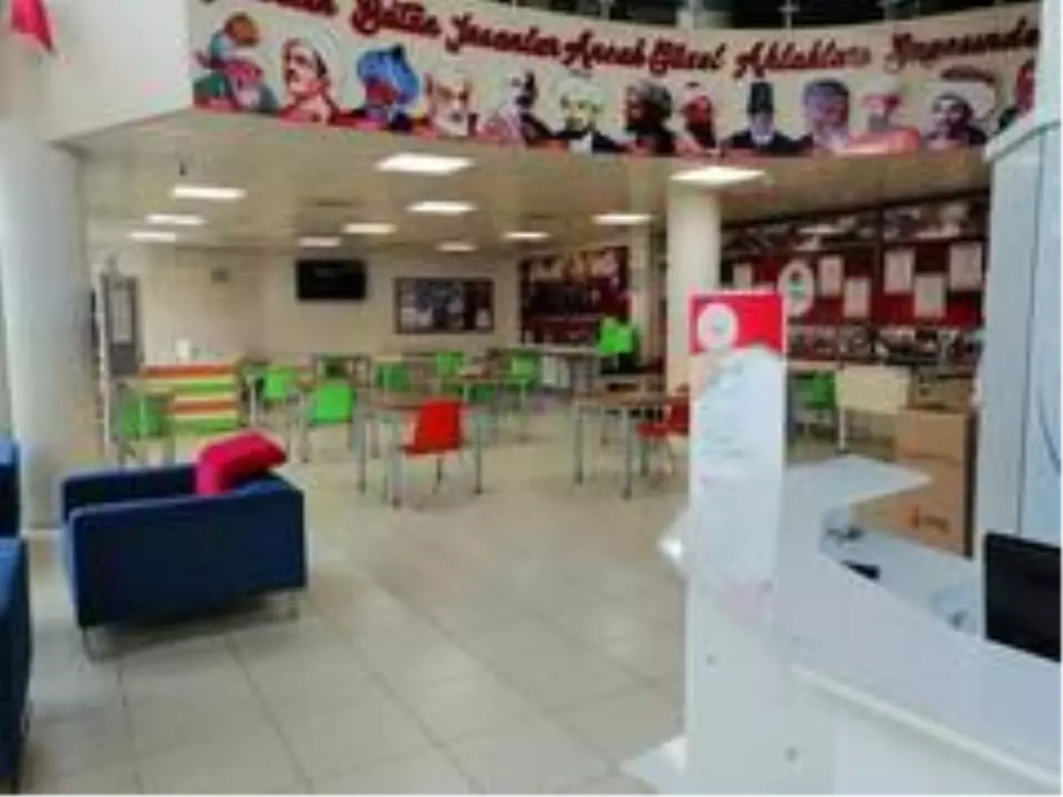 Gençlik merkezi gençlerin hizmetinde