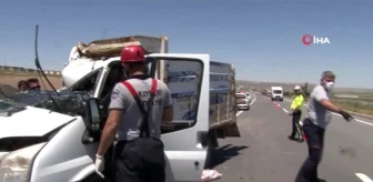 Kazada kamyonet içerisinde sıkışan gencin imdadına sağlıkçı belediye başkanı yetişti