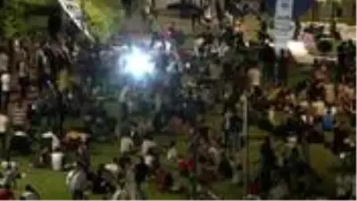 Korona günlerinde hava güzel diye sahile akın eden vatandaşlar kalabalığa şaşırdı Korona günlerinde hava güzel diye sahile akın eden vatandaşlar kalabalığa şaşırdı