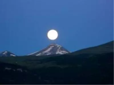 Posof'ta ay ışığında Arsiyan Dağı