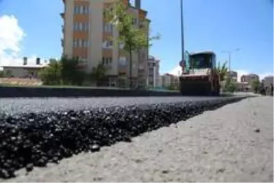 Sivas'ta asfalt çalışmalarının startı verildi Sivas'ta asfalt çalışmalarının startı verildi