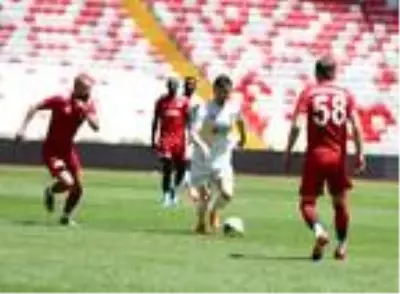 Sivasspor kendi arasında hazırlık maçı yaptı