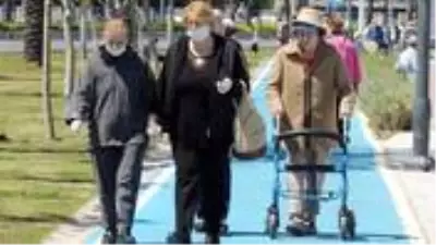 Sokağa çıkma kısıtlaması olan 65 yaş üstüne izin iki güne çıkarılıyor Sokağa çıkma kısıtlaması olan 65 yaş üstüne izin iki güne çıkarılıyor