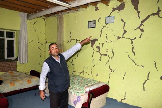 Son Dakika: Malatya'da meydana gelen 5 büyüklüğündeki depremde 20 ev ağır hasar gördü Son Dakika: Malatya'da meydana gelen 5 büyüklüğündeki depremde 20 ev ağır hasar gördü