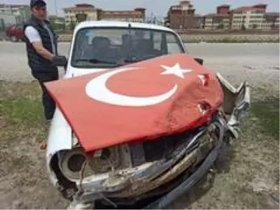 Şuhut'ta iki otomobil çapıştı