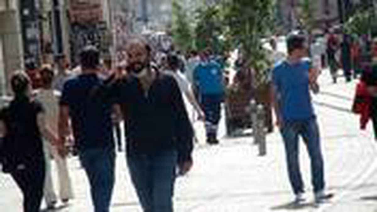 Taksim'de vatandaşlar sosyal mesafe ve maske kuralına uymadı