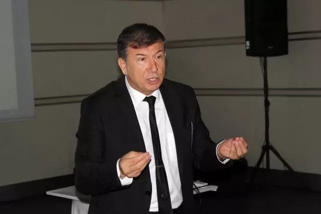 Tanju Çolak'dan F.Bahçe'ye 2010/11 sezonu tepkisi: Başarısız oldukları için gündemi değiştirmeye çalışıyorlar Tanju Çolak'dan F.Bahçe'ye 2010/11 sezonu tepkisi: Başarısız oldukları için gündemi değiştirmeye çalışıyorlar