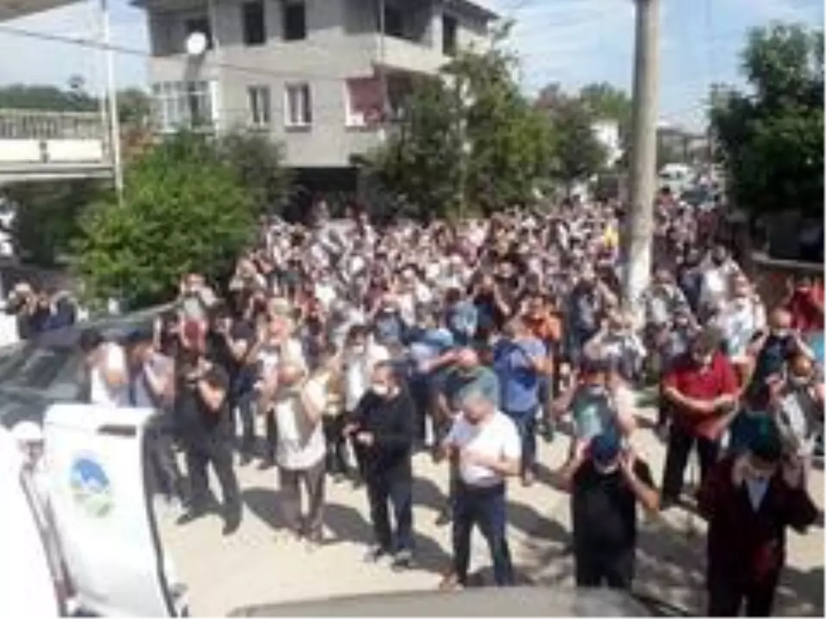 Trafik kazasında ölen karı koca son yolculuğuna uğurlandı
