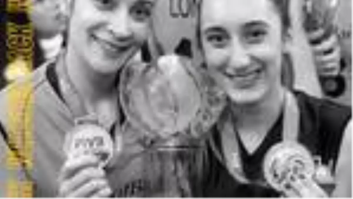 Tuğba Şenoğlu Instagram : Tuvana Türkay | GAZETE VATAN GALERİ, Here are 4 volleyball clubs in which she worked.