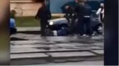 Ukrayna'da yolcular 'maske tak' uyarısı yapan vatmanı darp etti Ukrayna'da yolcular 'maske tak' uyarısı yapan vatmanı darp etti