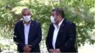 Son dakika haberleri: Abdurrahim Karakoç, vefatının 8. yılında kabri başında dualarla andı Son dakika haberleri: Abdurrahim Karakoç, vefatının 8. yılında kabri başında dualarla andı