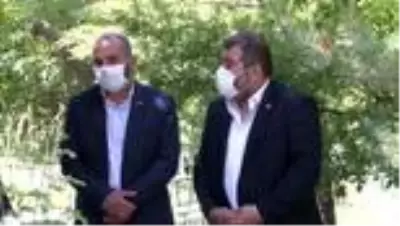 Son dakika haberleri: Abdurrahim Karakoç, vefatının 8. yılında kabri başında dualarla andı Son dakika haberleri: Abdurrahim Karakoç, vefatının 8. yılında kabri başında dualarla andı