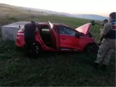 Amasya'da otomobil tarlaya uçtu: 3 yaralı