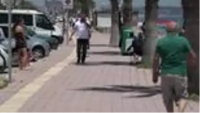 ANTALYA Sahilde sosyal mesafeli deniz keyfi ANTALYA Sahilde sosyal mesafeli deniz keyfi