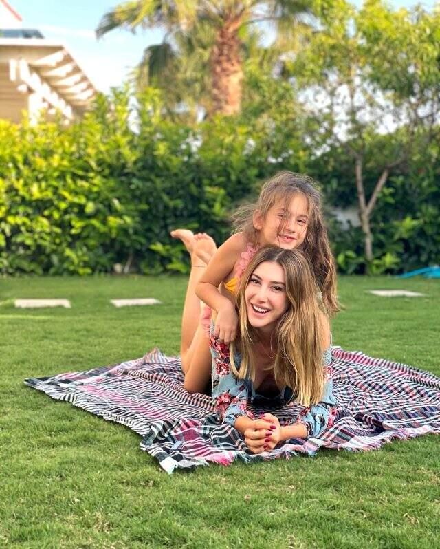 Çeşme'de İtalyan sevgilisi ile tatil yapan Şeyma'nın bikinisi kadar pozu da dikkat çekti Çeşme'de İtalyan sevgilisi ile tatil yapan Şeyma'nın bikinisi kadar pozu da dikkat çekti