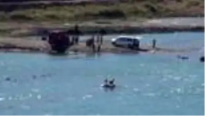Serinlemek için nehre giren iki kardeşten biri boğuldu, diğeri kayboldu Serinlemek için nehre giren iki kardeşten biri boğuldu, diğeri kayboldu