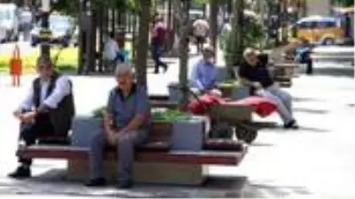 Diyarbakır'da salgın yeniden hız kazandı: 6 günde 200 vaka tespit edildi, 350 kişi karantinaya alındı Diyarbakır'da salgın yeniden hız kazandı: 6 günde 200 vaka tespit edildi, 350 kişi karantinaya alındı