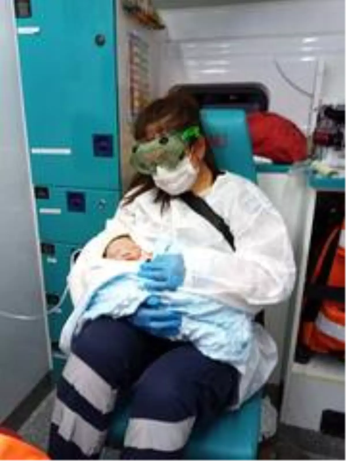 Son Dakika: Dünyaya ambulansta 'merhaba' dedi
