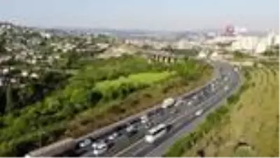 Hafta sonunu tatilde geçirenler, İstanbul'a dönüşte trafiğe kilitledi Hafta sonunu tatilde geçirenler, İstanbul'a dönüşte trafiğe kilitledi