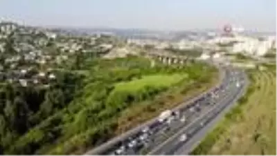 Hafta sonunu tatilde geçirenler, İstanbul'a dönüşte trafiğe kilitledi Hafta sonunu tatilde geçirenler, İstanbul'a dönüşte trafiğe kilitledi