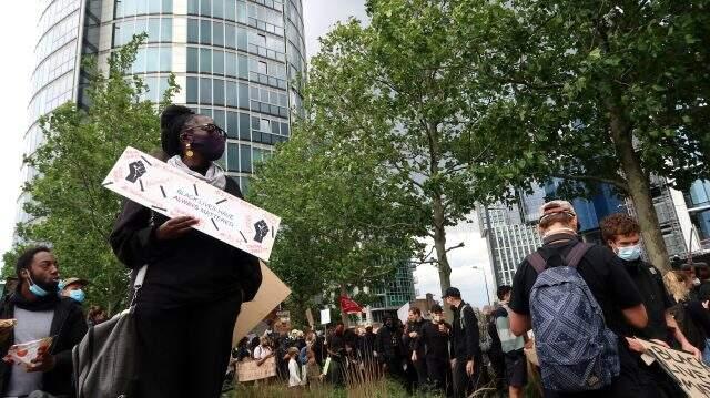 Londra'da binlerce kişi, George Floyd'un ölümünü protesto etmek için ABD Büyükelçiliği'ne yürüdü Londra'da binlerce kişi, George Floyd'un ölümünü protesto etmek için ABD Büyükelçiliği'ne yürüdü