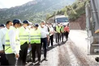 Mersin'in yüksek rakımlı bölgelerinde yol yapım çalışmaları sürüyor