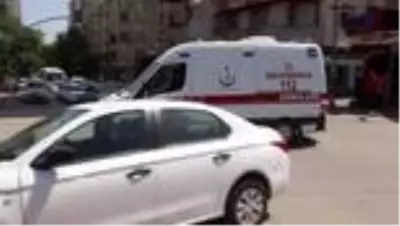 Otomobil ile hafif ticari araç çarpıştı: 4 yaralı Otomobil ile hafif ticari araç çarpıştı: 4 yaralı