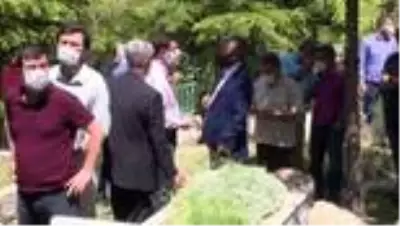 Şair ve yazar Abdürrahim Karakoç, vefatının 8. yılında kabri başında anıldı (2) Şair ve yazar Abdürrahim Karakoç, vefatının 8. yılında kabri başında anıldı (2)