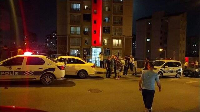 Sitenin eski yönetimiyle yeni yönetimi birbirine girdi: 5 yaralı Sitenin eski yönetimiyle yeni yönetimi birbirine girdi: 5 yaralı