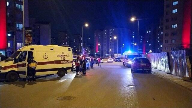 Sitenin eski yönetimiyle yeni yönetimi birbirine girdi: 5 yaralı Sitenin eski yönetimiyle yeni yönetimi birbirine girdi: 5 yaralı