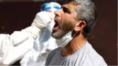 Ateş, öksürük ve nefes darlığı çekenlere Kovid-19 testi yapan Bakanlık, kriterlerini değiştirdi Ateş, öksürük ve nefes darlığı çekenlere Kovid-19 testi yapan Bakanlık, kriterlerini değiştirdi