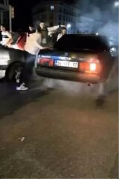 Bakan Koca'nın 'asker uğurlamasında 58 kişi enfekte' açıklamasına rağmen dehşete düşüren... Bakan Koca'nın 'asker uğurlamasında 58 kişi enfekte' açıklamasına rağmen dehşete düşüren...