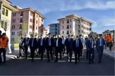 Bakan Kurum, Manisa'daki kentsel dönüşüm alanlarını inceledi Bakan Kurum, Manisa'daki kentsel dönüşüm alanlarını inceledi