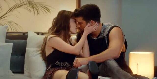 Başrollerinde Özge Gürel ve Can Yaman'ın olduğu Bay Yanlış'ın ilk fragmanı yayınlandı Başrollerinde Özge Gürel ve Can Yaman'ın olduğu Bay Yanlış'ın ilk fragmanı yayınlandı