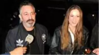 Bodrum'da tatil yapan Serenay Sarıkaya ve Cem Yılmaz çifti, aşka geldi Bodrum'da tatil yapan Serenay Sarıkaya ve Cem Yılmaz çifti, aşka geldi